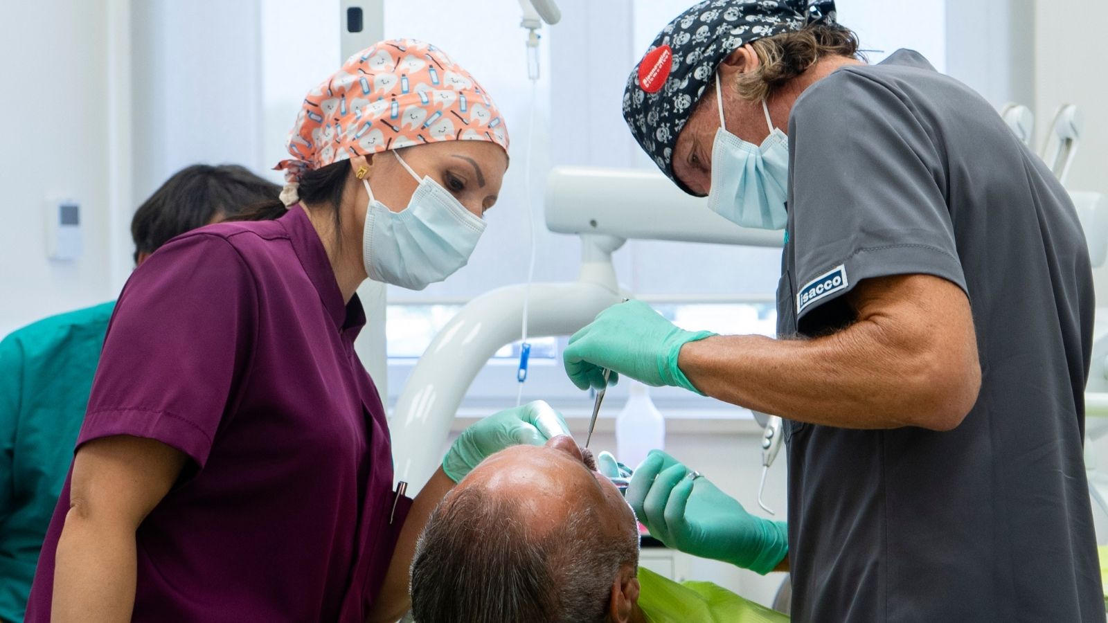 Lavoro di squadra nello studio dentistico Dental Center Caserta
