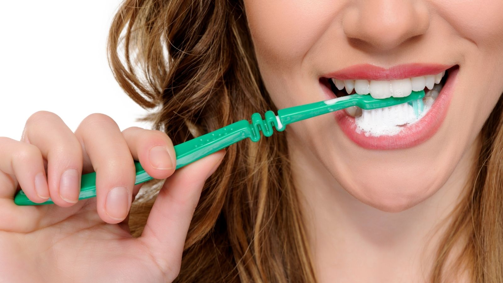 Come capire se stai lavando i denti nel modo sbagliato