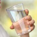 Bere acqua fa bene anche ai denti?