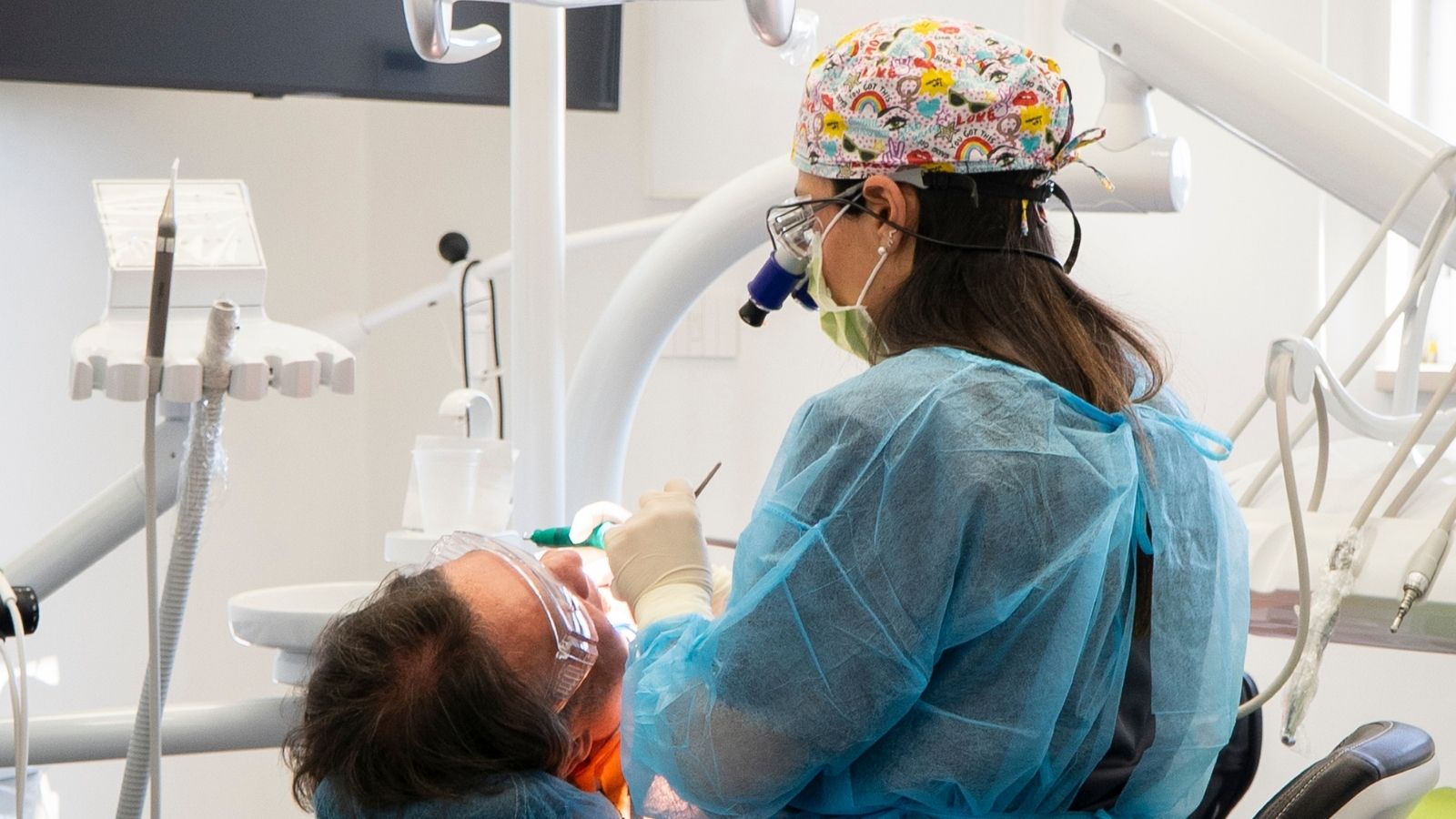 Esperienza moderna dal dentista alla Clinica Dental Center Caserta
